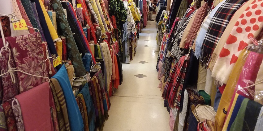 An Dong Market is renowned for its extensive range of textiles and fabric materials.