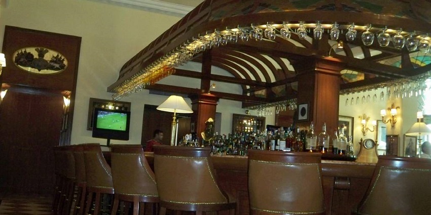 A picture of a bar and restaurant in Calangute with people enjoying the nightlife there
