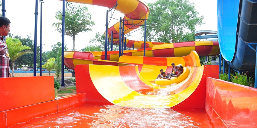 Snapshot of the water side on which a kid is taking a ride in the water park in Goa