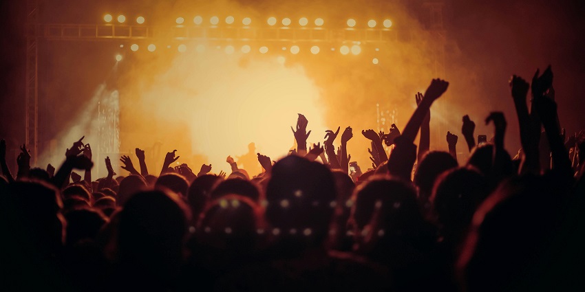 Colosseum Show offers great nightlife in Pattaya for singles with its shows and performances.