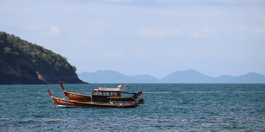 Coral Island is one of the best places to enjoy parasailing in Pattaya for travellers.