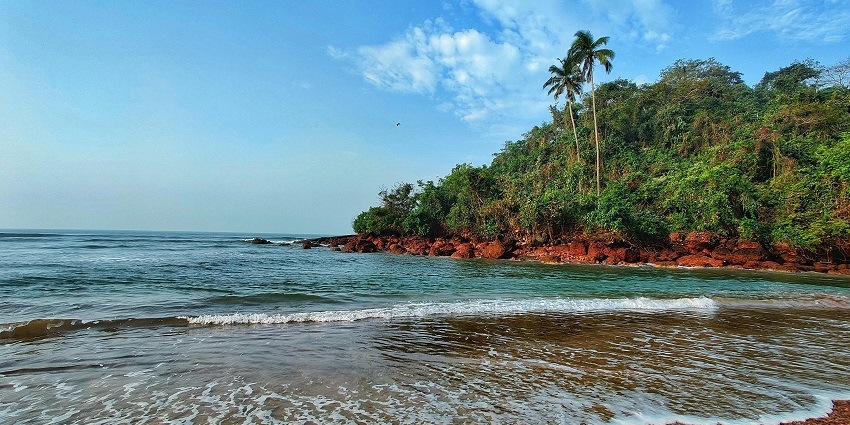Cortalim Beach is a secluded beach in South Goa that is perfect for a quiet retreat