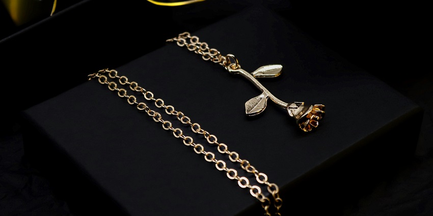 A view of high-end antique jewellery being displayed at the Cottage Of Arts and Jewels.