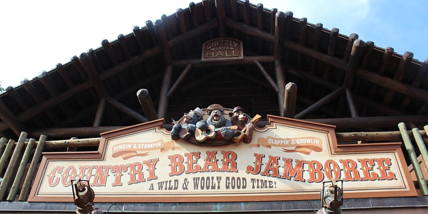 A stage of country-styled animatronic bears performing in Grizzly Hall show theatre