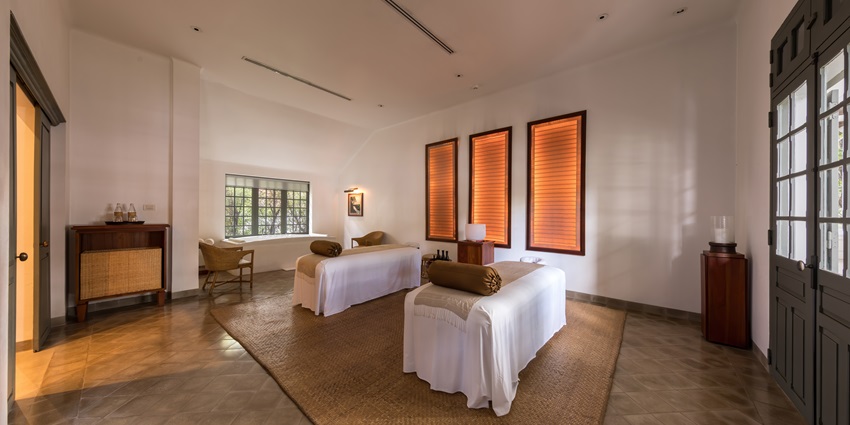 A picture of a massage room at a parlour in Ipoh with 2 beds placed for couples’ massage