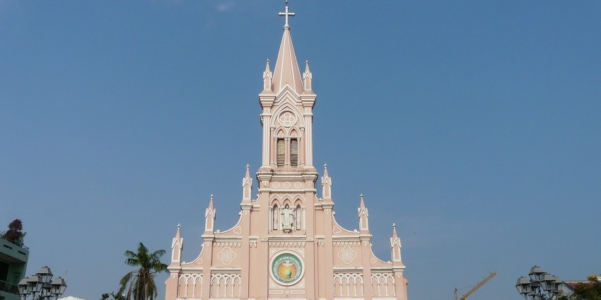 Con Ga Church is a historic landmark and tourist attraction in Da Nang that is unmissable.