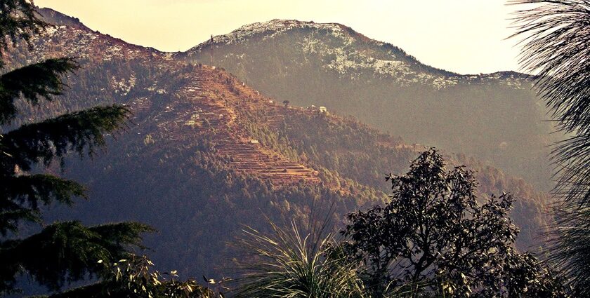 Panoramic image of the himalayan mountain from the Dalhousie—Shopping in Dalhousie