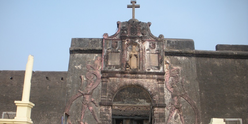 The rustic Daman Fort, one of the quaint places to visit near Vaibhav Water Park Vapi.