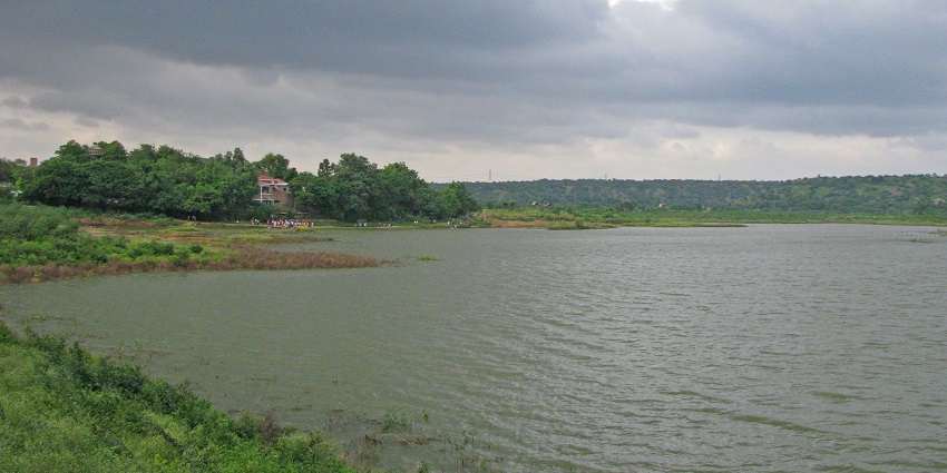 Damdama Lake is one of the top tourist places in Gurgaon for family that is almost 3000 acres