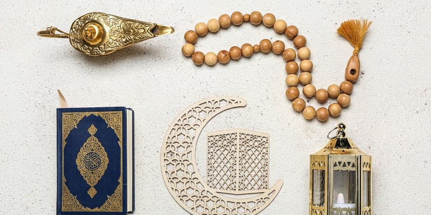 Dargha Bazar is one of the famous places for shopping in Ajmer for religious souvenirs.