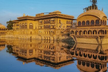 The Deeg fort features ornate designs in Rajasthan and is a majestic testament to grandeur