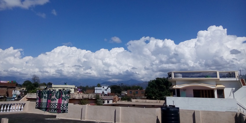 Wander around in the lap of nature with pristine beauty in Dehradun during the weekend trip from Delhi.