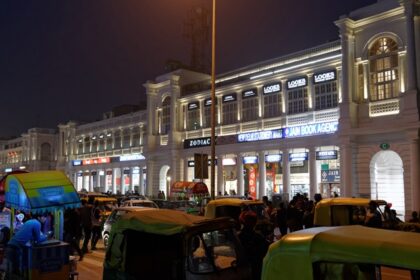 Explore late night street food in Delhi to satisfy your midnight cravings and munch on.