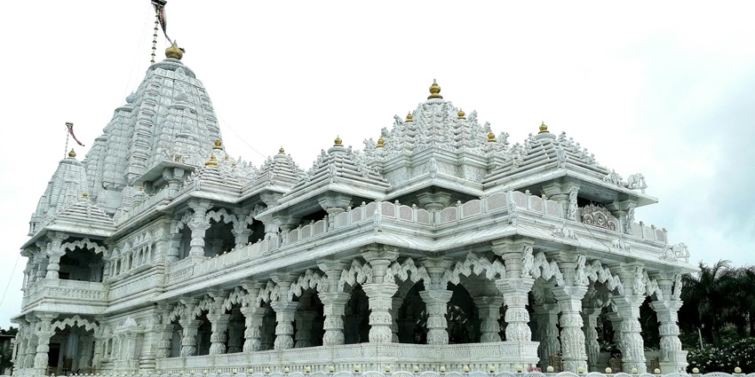 Interiors of the Jain temples in Delwara are known for their astonishing grandeur.