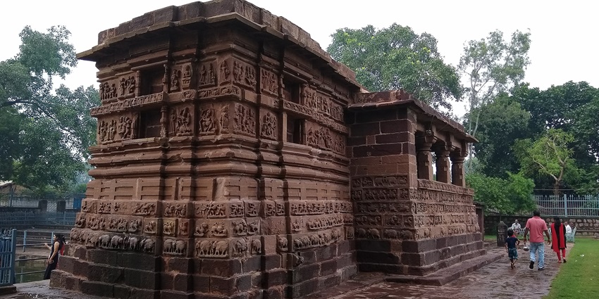 Deobaloda Shiv Mandir is one of the ancient and highly revered temples among locals.