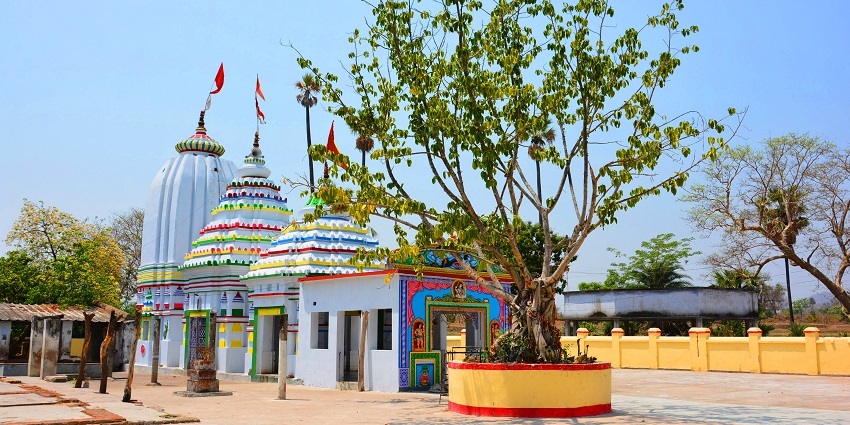 Take a holy dip in the Deulajhari Hot Springs located in a remote village near Hingula Temple.
