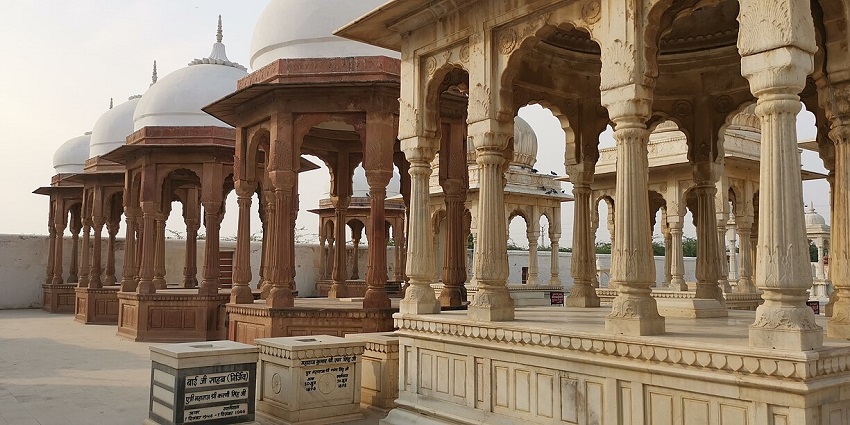 Picture of the cenotaphs in Devi Kund Sagar, a royal crematorium of ancient rulers.