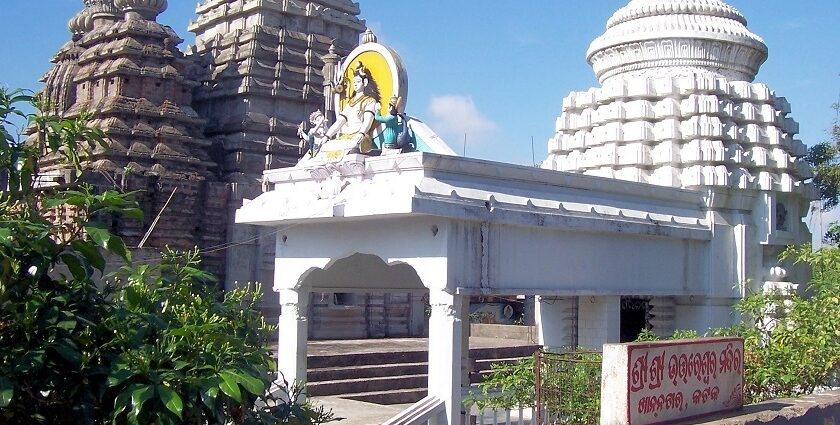 Dhabaleswar Temple is a special temple in the state of Odisha, dedicated to Lord Shiva.