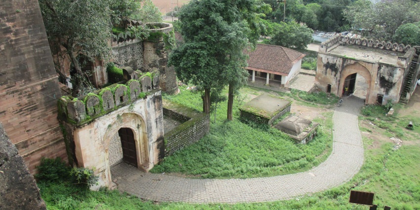 The landscape picture of the Dhar Fort, a famous place to see for all history buffs