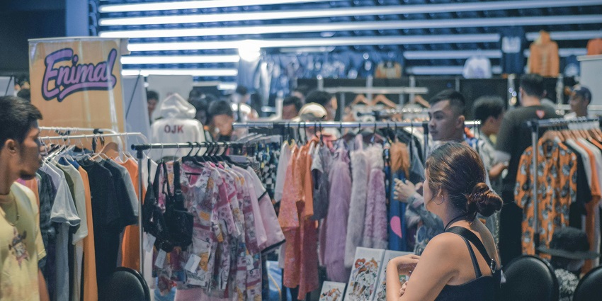 An image of Dharampura Bazaar with colourful stalls selling ethnic wear like kurtis and dupattas.