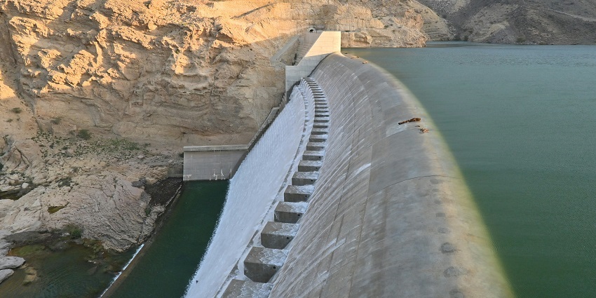  A glimpse of the shimmering waters passing through the majestic Dharoi Dam in Gujarat.

