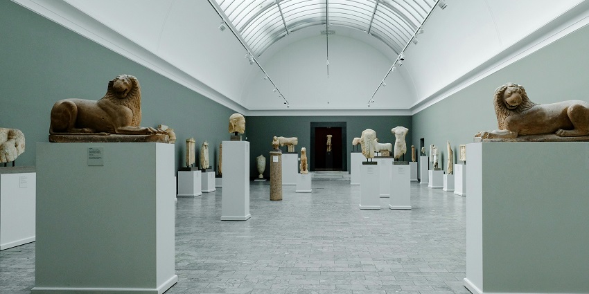 A glimpse of the iconic Dhoomimal Art Gallery, one of the top art galleries in Delhi.