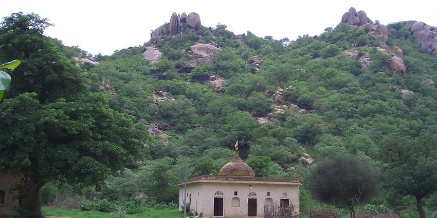 Dhosi Hill, situated close to Mahendragarh, is famous for its ancient temples and marvels.