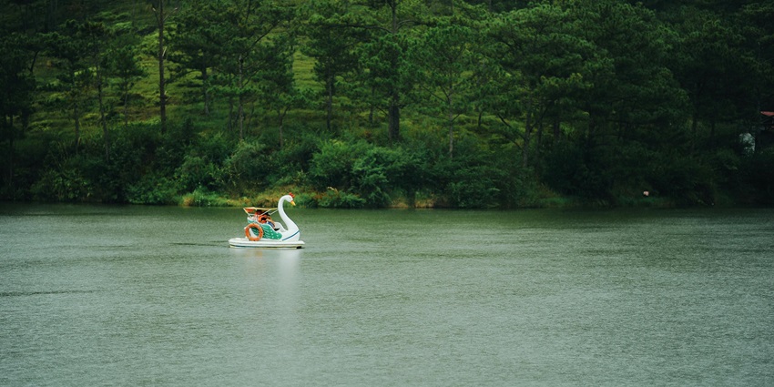 A windless water body similar to Diablab Lake among the famous places to visit in Banswara.