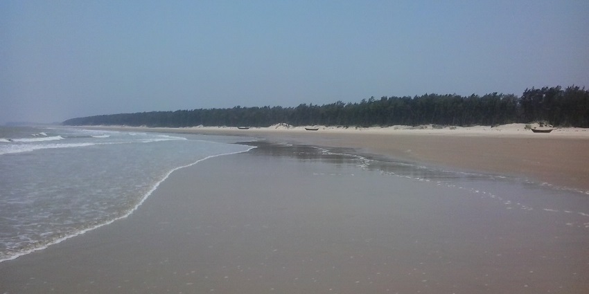 Scenic image of the beautiful Digha beach and the idyllic sea shore view point