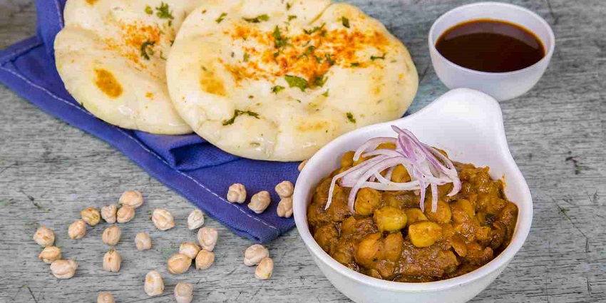 Dilli haat is another one of best places to eat street food in Delhi as it offers a blend of different cuisines