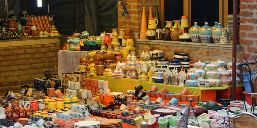 Delhi Haat is one of the best places to visit in South Delhi with friends for shopping.