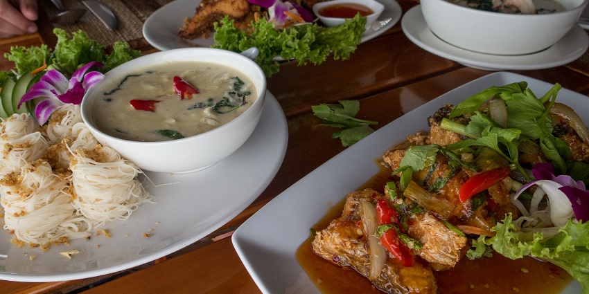 Variety of traditional and colourful Thai food served in a fine-dine restaurant
