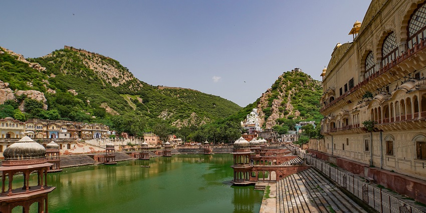 A stunning view of Moosi Maharani Ki Chhatri, showcasing intricate architecture, a must-visit in Alwar.