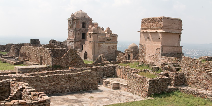 Discovering Rana Kumbha Palace’s Rajput architecture and history is the best thing to do in Chittorgarh.