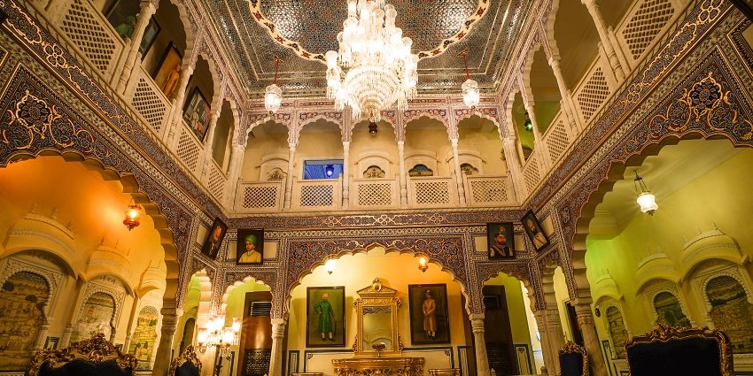 One of the best things to do in Sikar is to explore the intricate art of Shekhawati