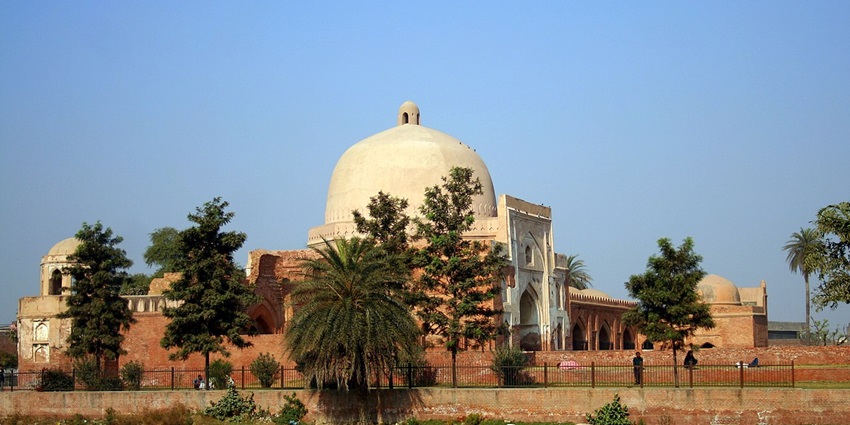 Discover the historic Abdullah Nasir-ud-din Mosque, a famous pilgrimage site