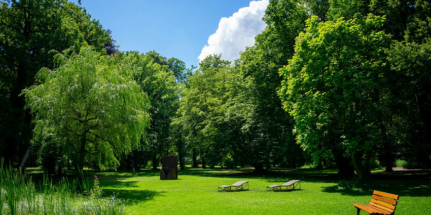 District Park is one of the famous places to visit in Janakpuri for recreational fun.
