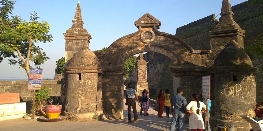 Entry gate of Diu Fort, showcasing intricate architecture and historical significance.