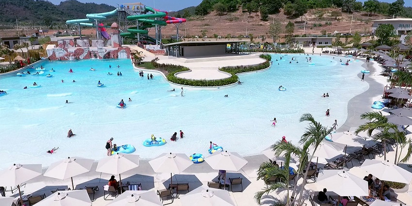 Whether you are a teenager or an adult, diving in the wave pool can be such fun here.