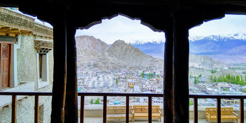 One can dive deep into the history by visiting Leh Palace featuring artefacts.