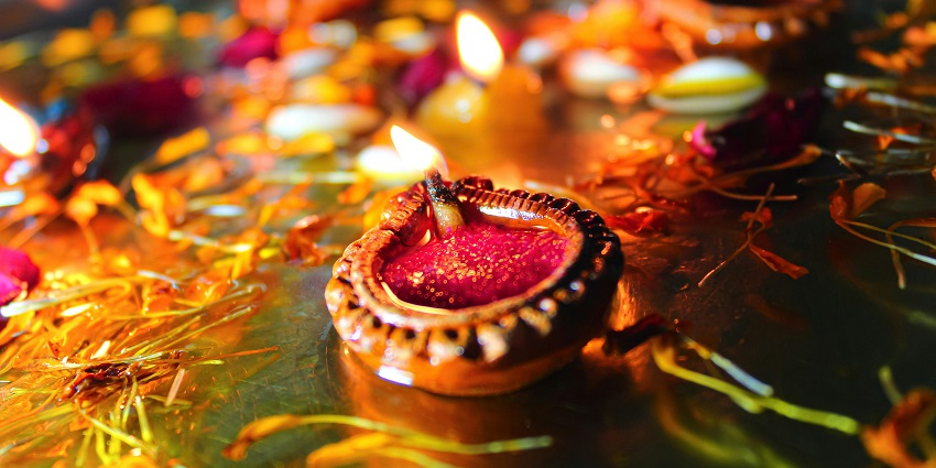 Diwali is one of the famous punjabi festivals in punjabi language with vibrant lights.