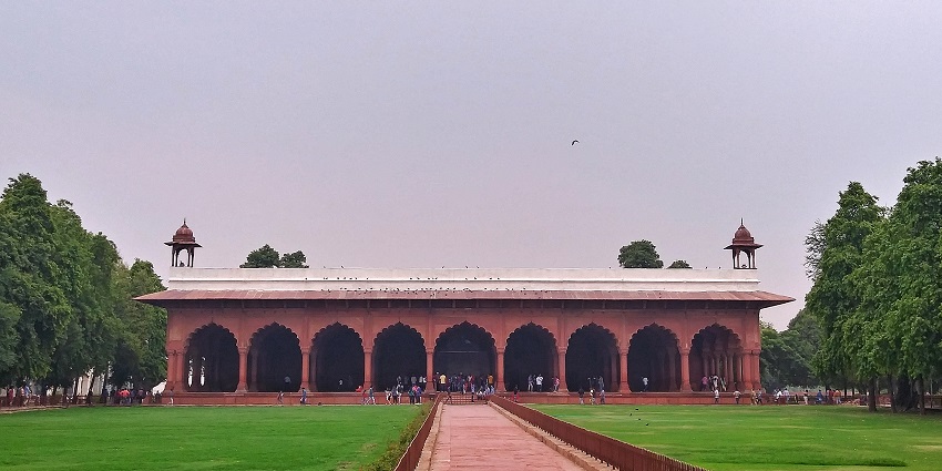 Witness the amazing architecture of Diwan-e-Aam on your visit to Netaji Museum.
