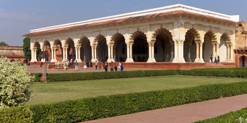 Panoramic snapshot of the historic Diwan-i-Aam in the beautiful agra fort