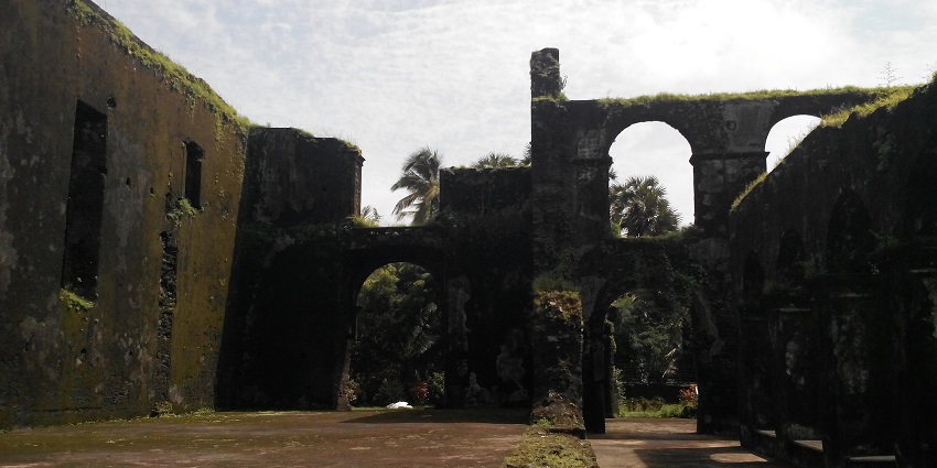Dominican Monastery Daman is located in the premises of the Moti Daman Fort.