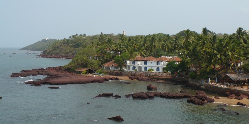 Dona Paula is one of the popular beaches for couples, called ‘Lovers Paradise’.