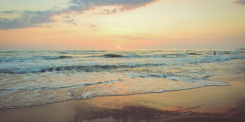 A glimpse of Dona Paula Beach which is one of the serene beaches in Goa for couples.