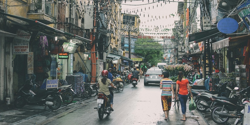Dong Xuan Market has a wide variety of goods ranging from fresh produce and spices to clothing and electronics.