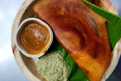 Dosa is one of the best street food in Raipur for tourists seeking south Indian flavours