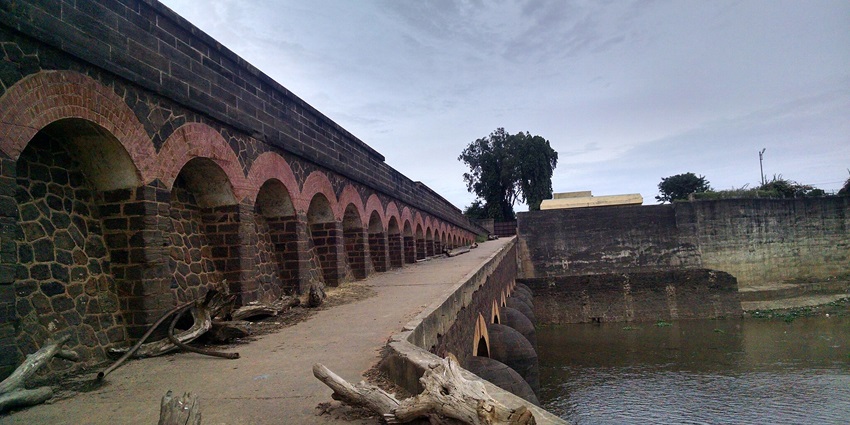 Dowleswaram Barrage, an irrigation site, is among the best places to visit in Rajahmundry.