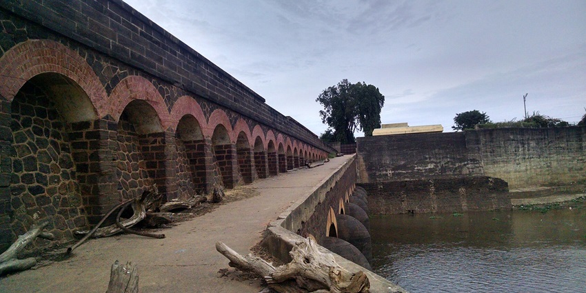 Dowleswaram Barrage, a vital irrigation structure on the Godavari River, is a must-visit.